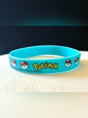 Vintage 2009 Pokémon Pokéball Silicone Wristband